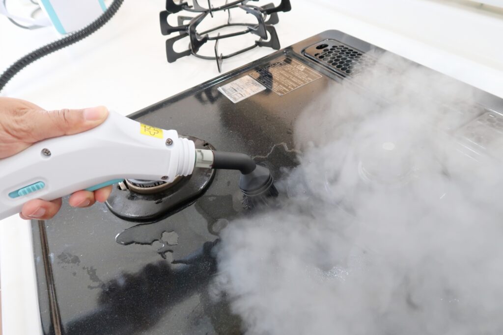 大掃除でやってはいけない行動4　スチーム洗浄機を使っている画像