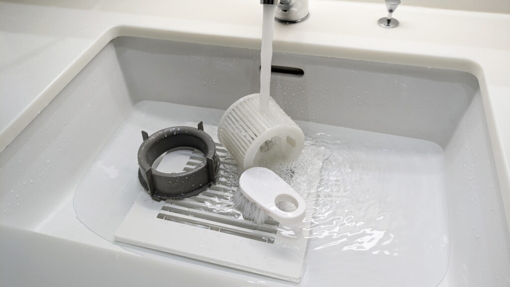 大掃除の順番とやり方　漬け置き洗している画像