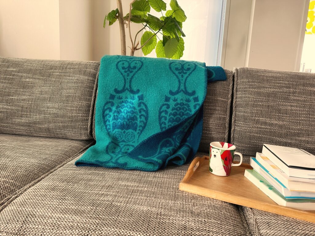 冬インテリアの作り方 ソファとブランケット