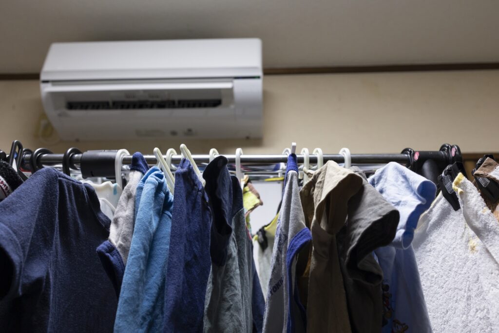 部屋干しとエアコン