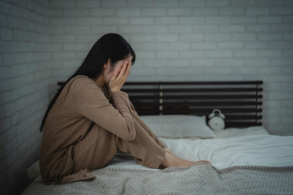 眠れない女性の画像