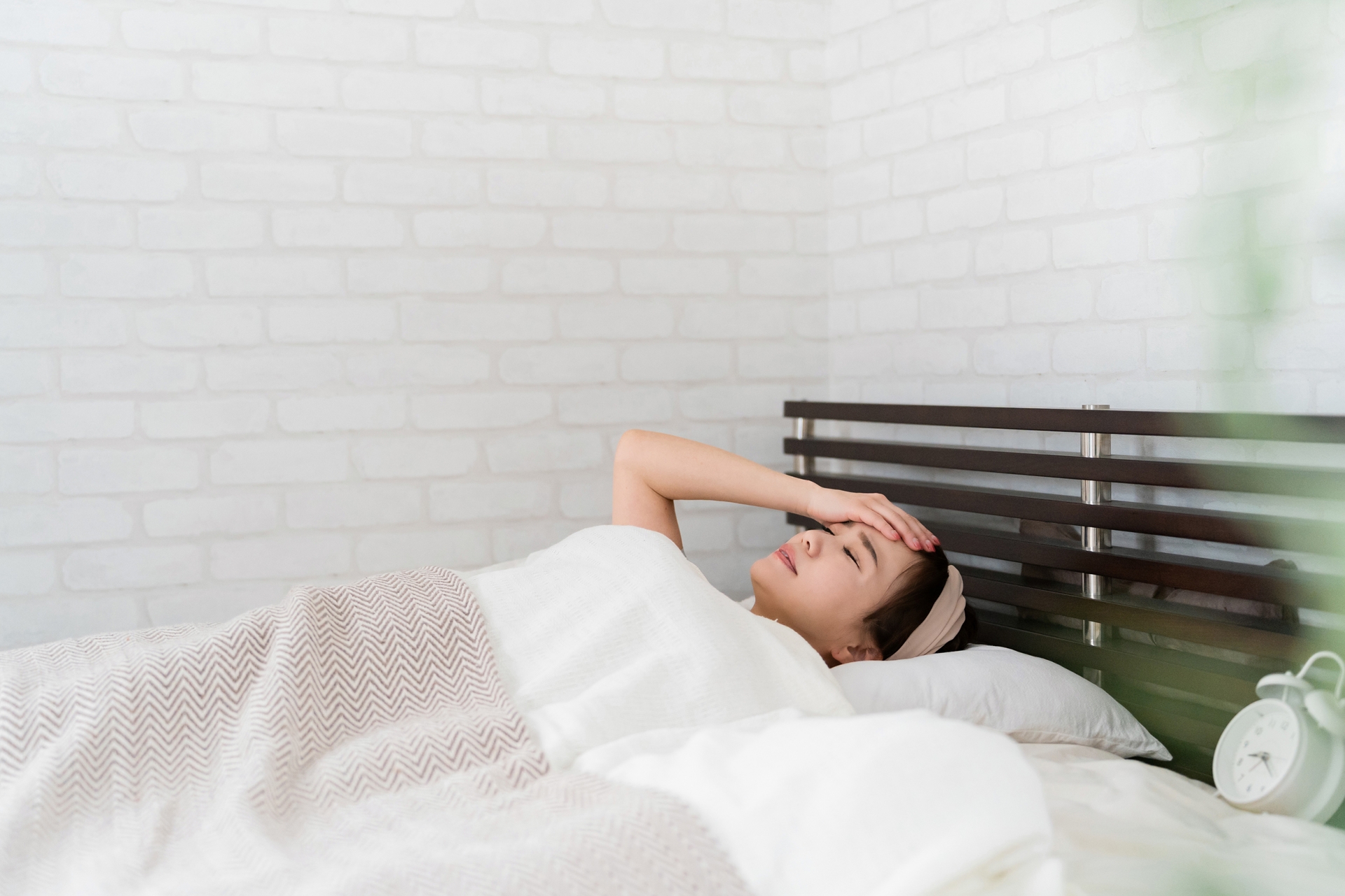 不眠症の女性アイキャッチ