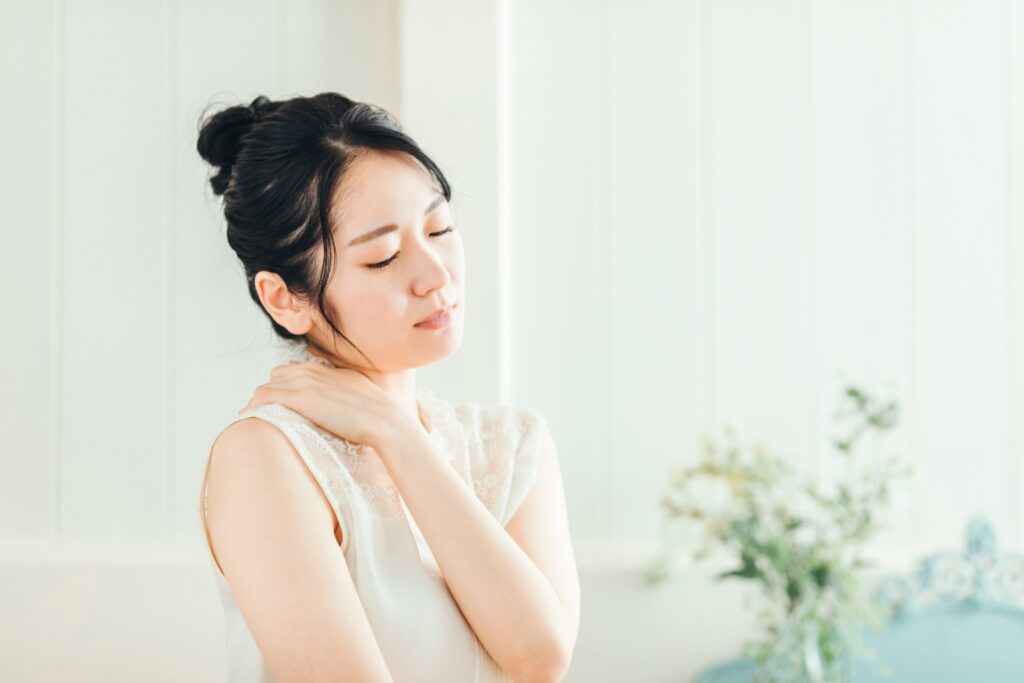 肩こりが酷い女性の画像