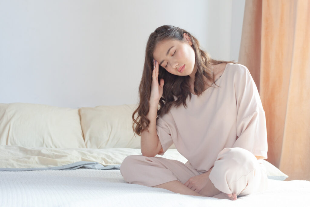 よく眠れなかった女性の画像